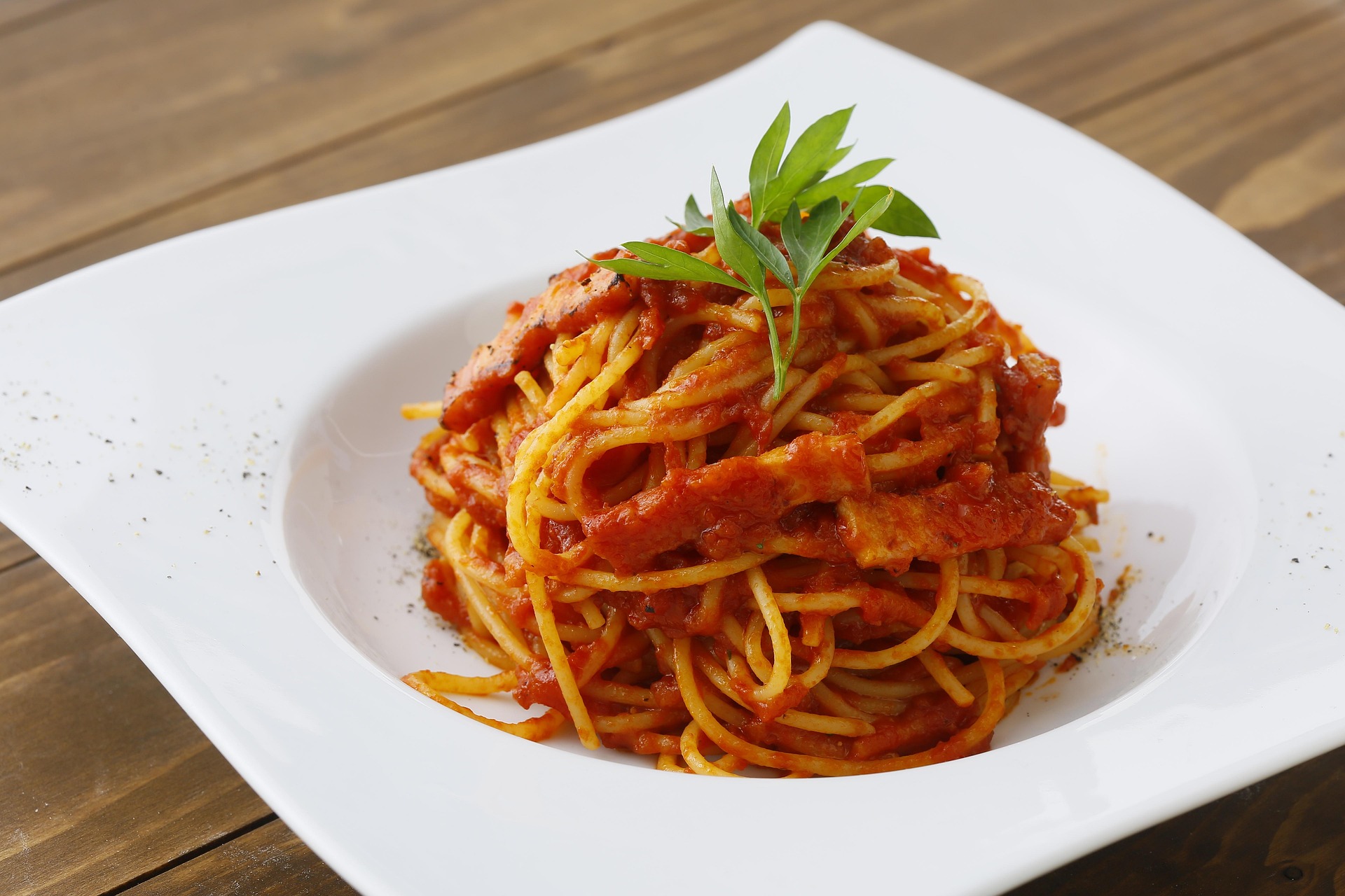 pasta-with-meat-on-plate
